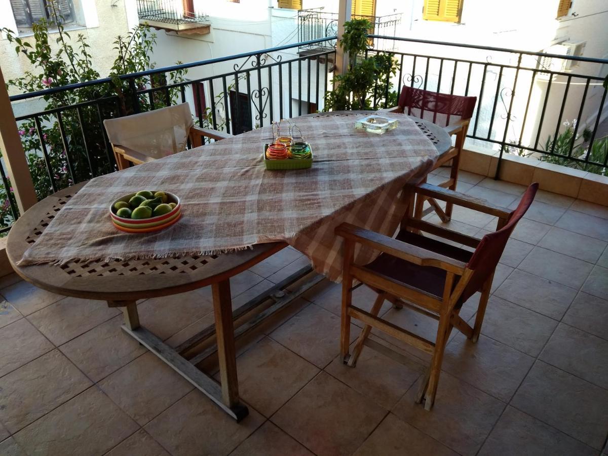 Cosy House In Galaxidi Apartment Ngoại thất bức ảnh